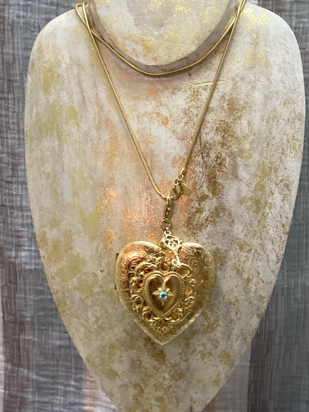 Kirk’s Folly vintage heart & key locket.
Victorian revival, romantic vintage,